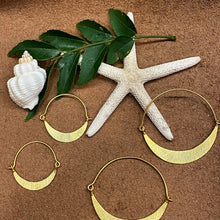 Load image into Gallery viewer, Moon Earrings S